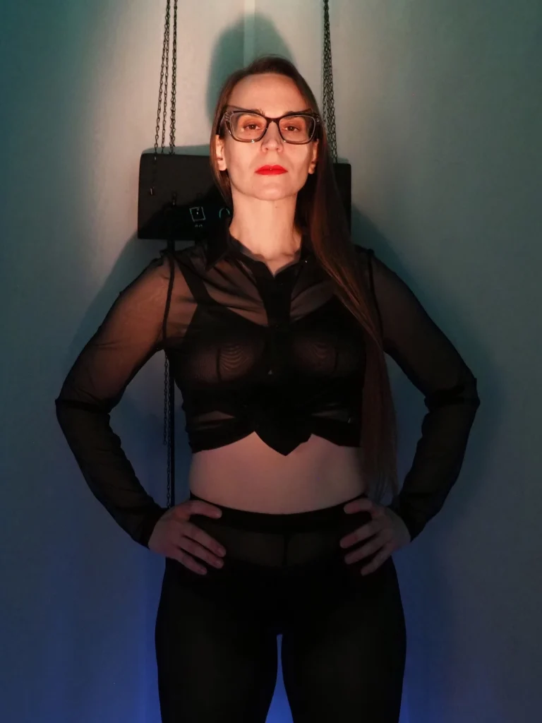 Lady Ashley bans porn